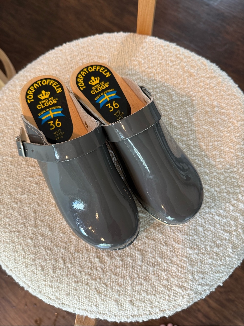 Torpatoffeln Clog Mules in Glossy Gray size 36